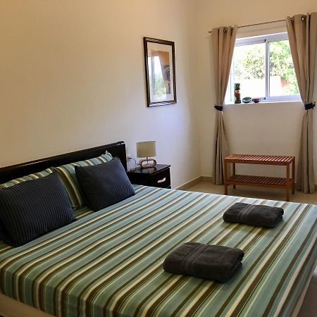 Bubali Gardens Apartment Palm Beach Exterior photo