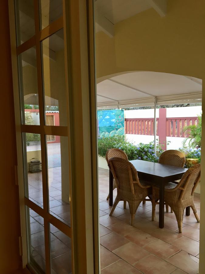 Bubali Gardens Apartment Palm Beach Exterior photo